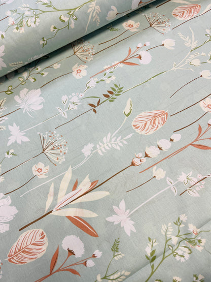 Tissu 100 % coton - fleurs sur fond menthe doux 220 cm 146 g/m²