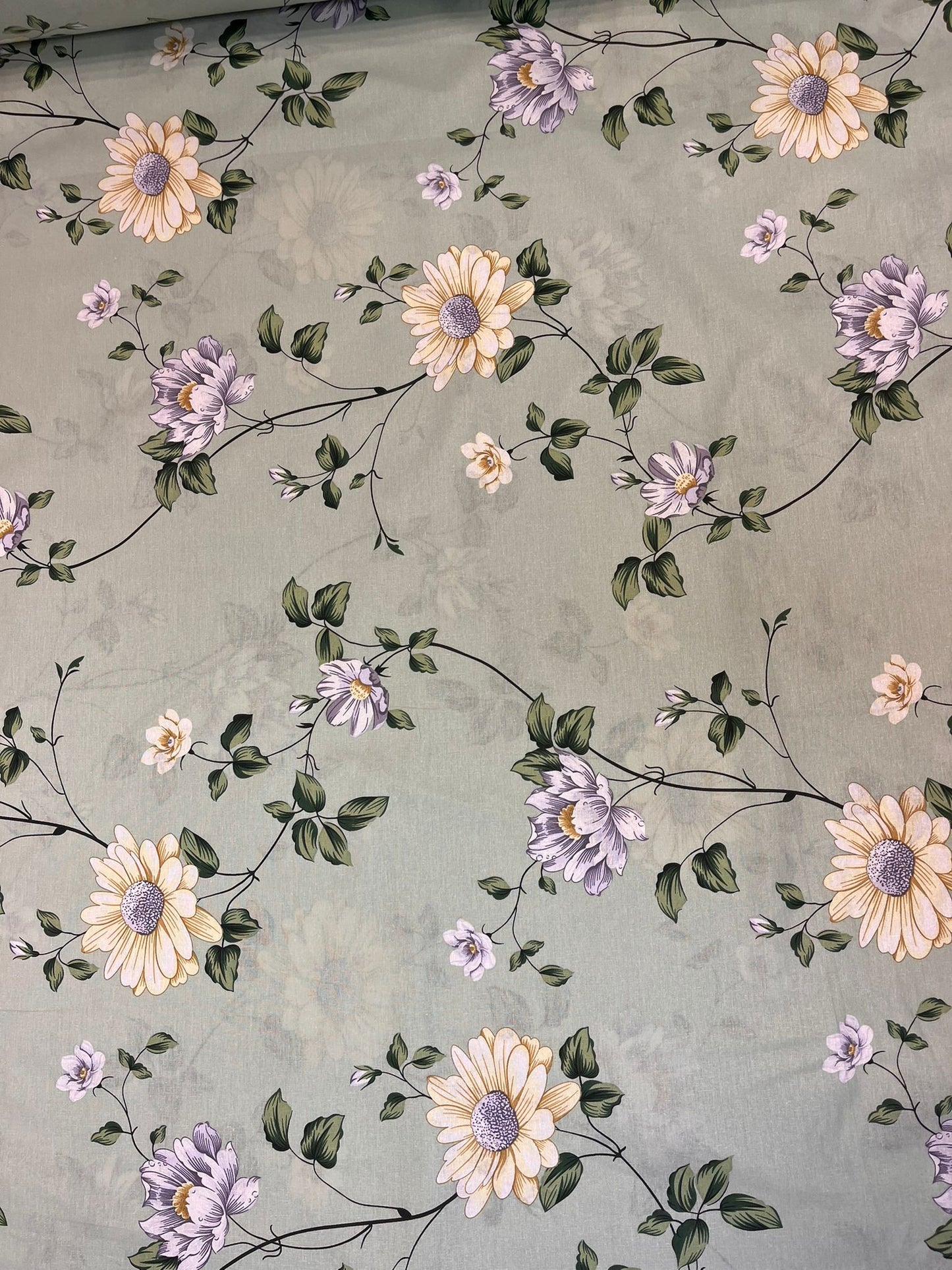 Attēls ar 100% Kokvilnas audums - ziedu pļava salvijas zaļš 220cm 130 g/m² – pieejams Šarlotes audumi