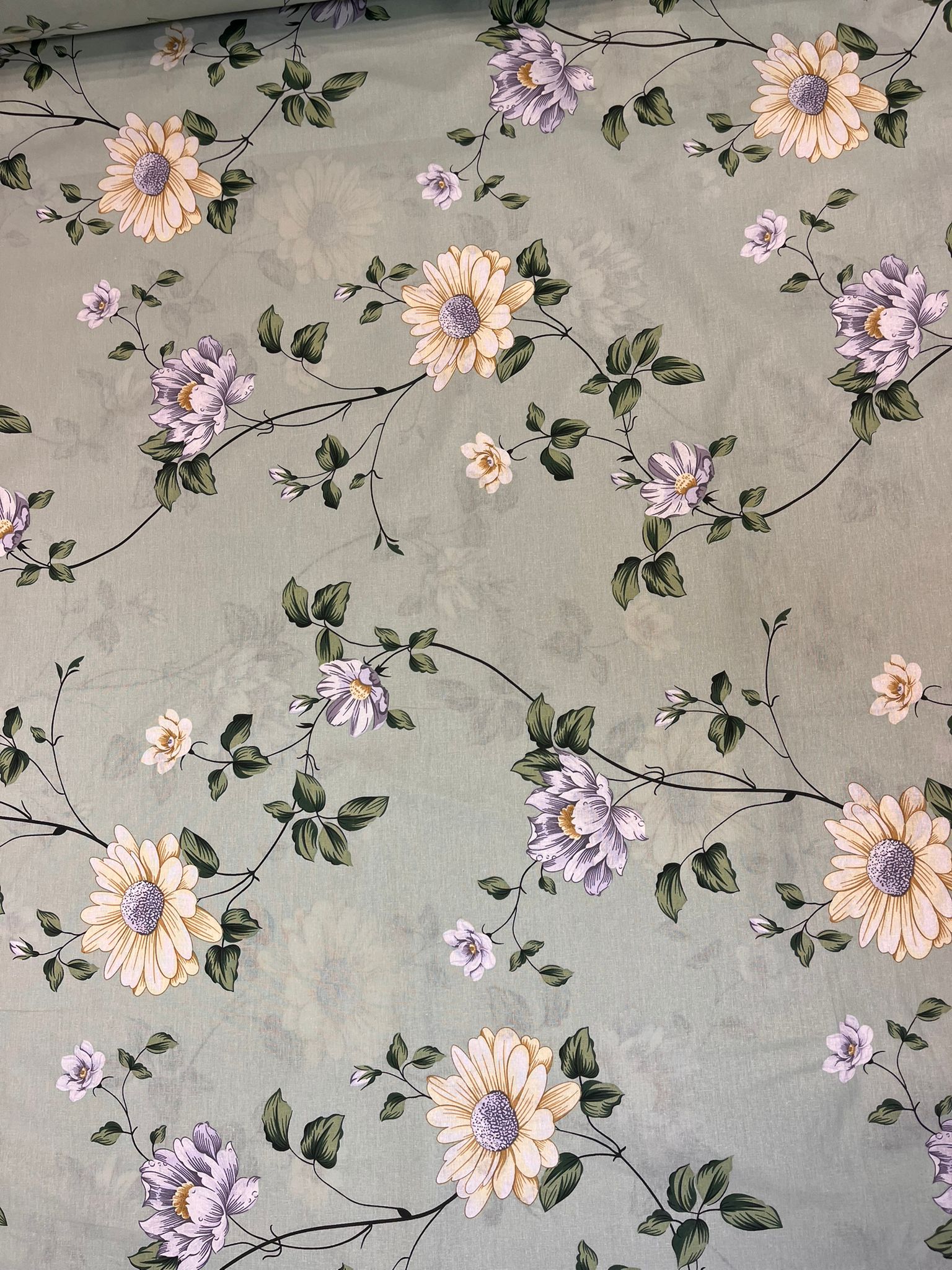 Attēls ar 100% Kokvilnas audums - ziedu pļava salvijas zaļš 220cm 130 g/m² – pieejams Šarlotes audumi