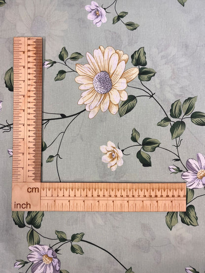 Attēls ar 100% Kokvilnas audums - ziedu pļava salvijas zaļš 220cm 130 g/m² – pieejams Šarlotes audumi