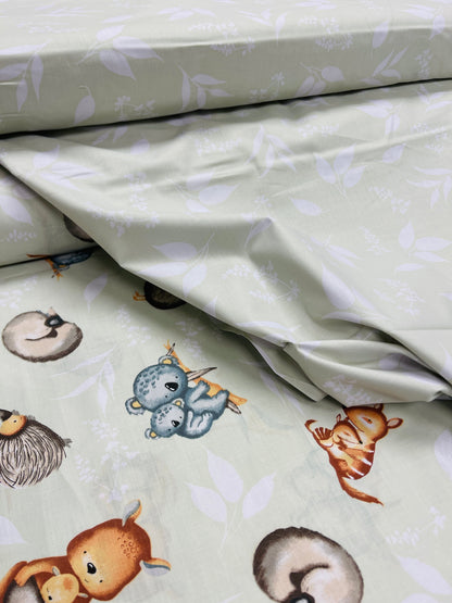 100 % coton - animaux sur fond vert tendre 125 g/m²
