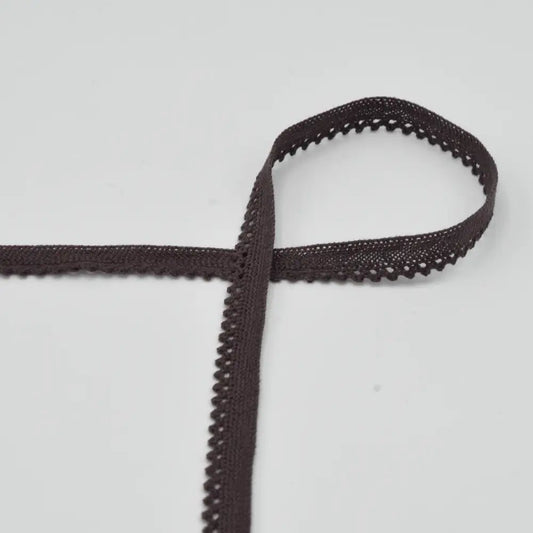 Attēls ar 100% Kokvilnas mežģīne 1 cm - šokolādes brūna – pieejams Šarlotes audumi