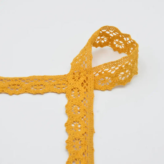 Attēls ar 100% Kokvilnas mežģīne 3 cm - silti dzeltena – pieejams Šarlotes audumi