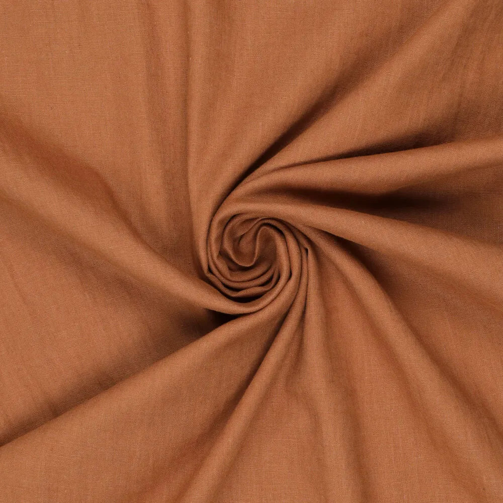 Image de tissu en lin adouci cognac 100% 165 g/m² – disponible chez Šarlotes audumi