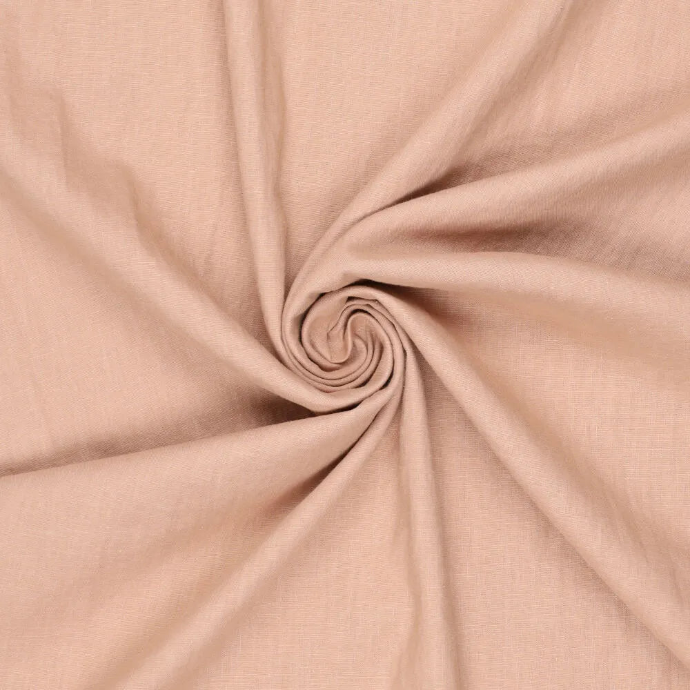 Image de tissu de lin adouci à 100 % - teinte sable rose 165 g/m² – disponible chez Šarlotes audumi