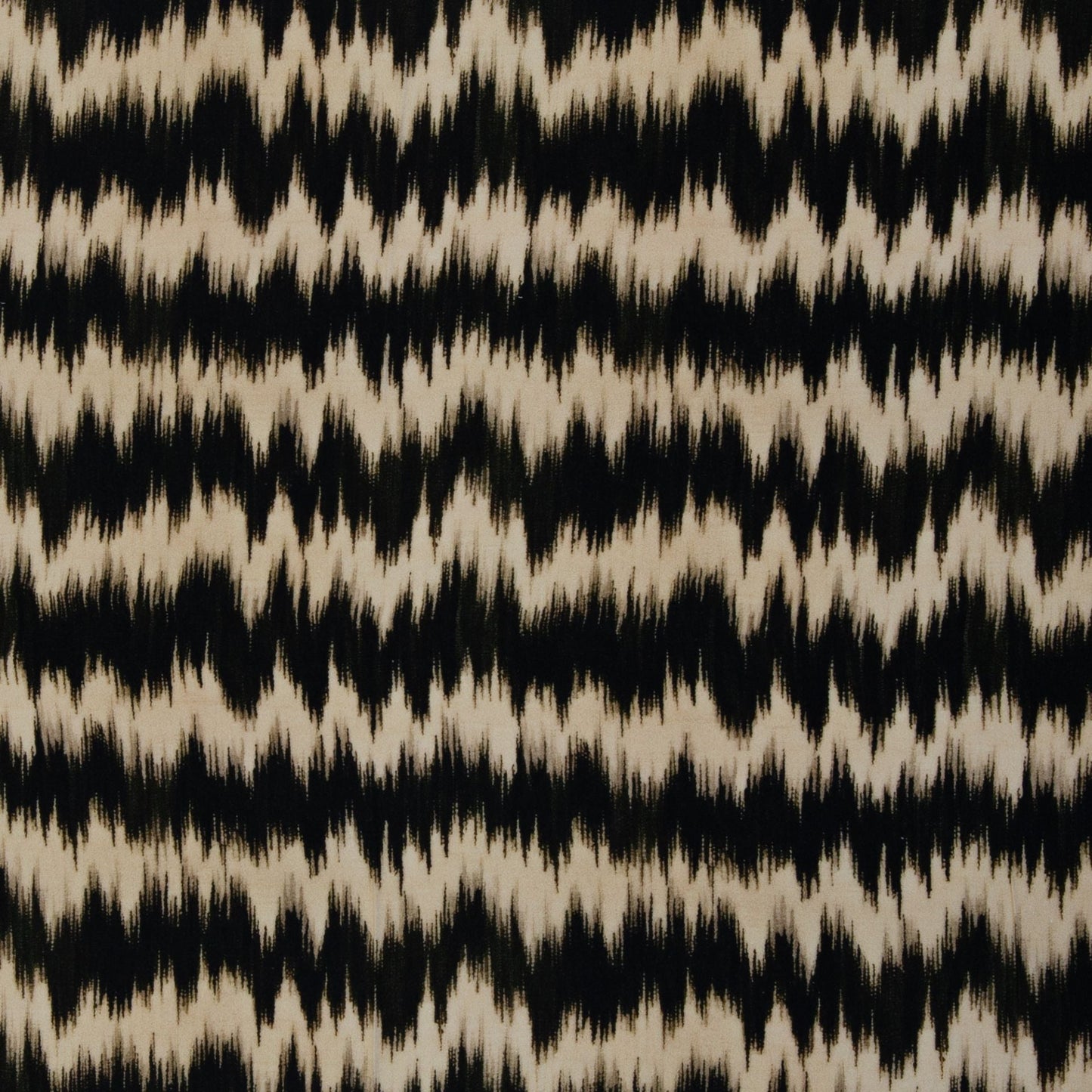 Image en tissu 100 % viscose, motif beige et noir, 135 g/m² – disponible en ligne chez Šarlotes audumi