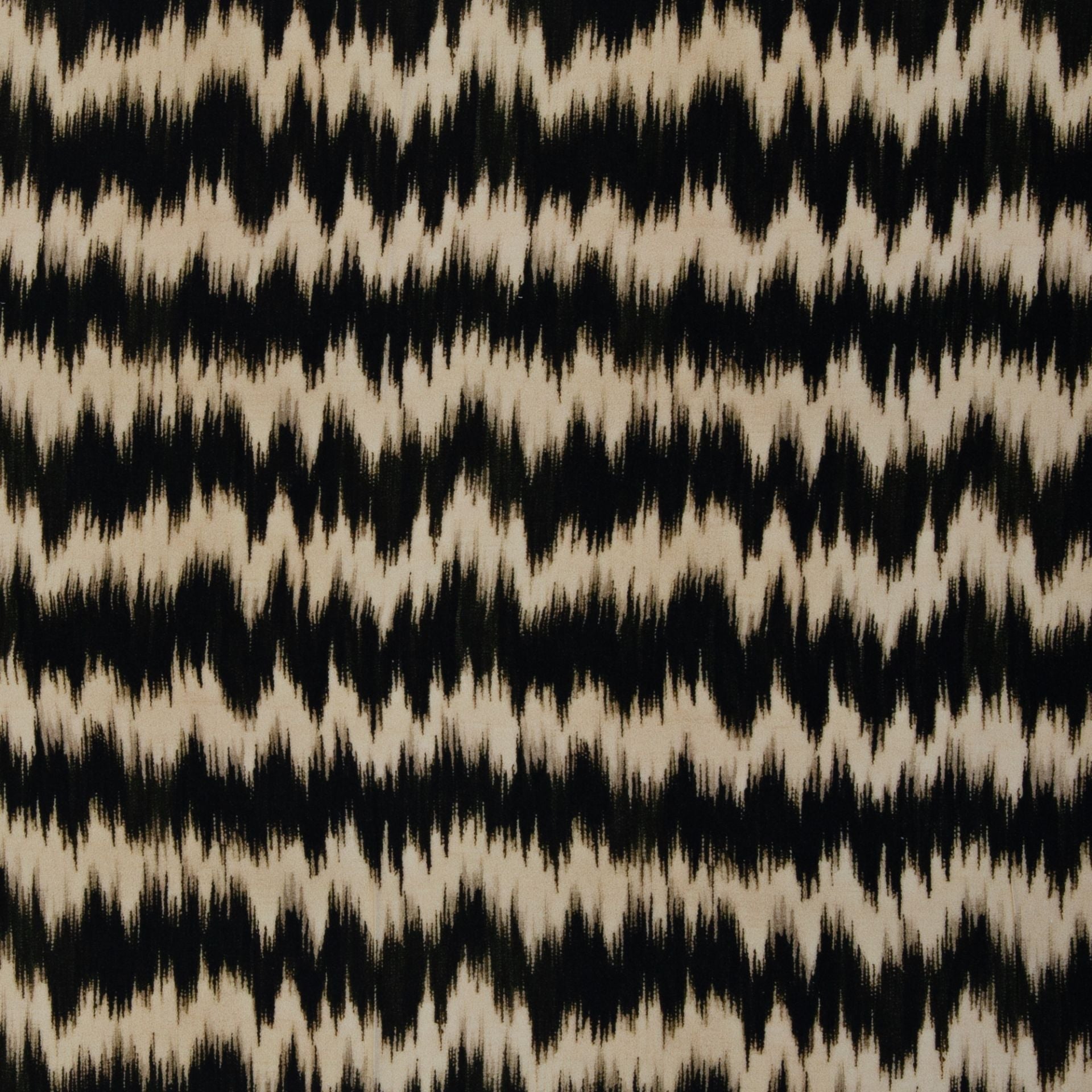 Image en tissu 100 % viscose, motif beige et noir, 135 g/m² – disponible en ligne chez Šarlotes audumi