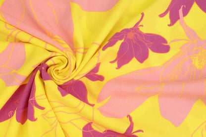 Tissu 100 % viscose - fleurs jaunes et roses 105 g/m²