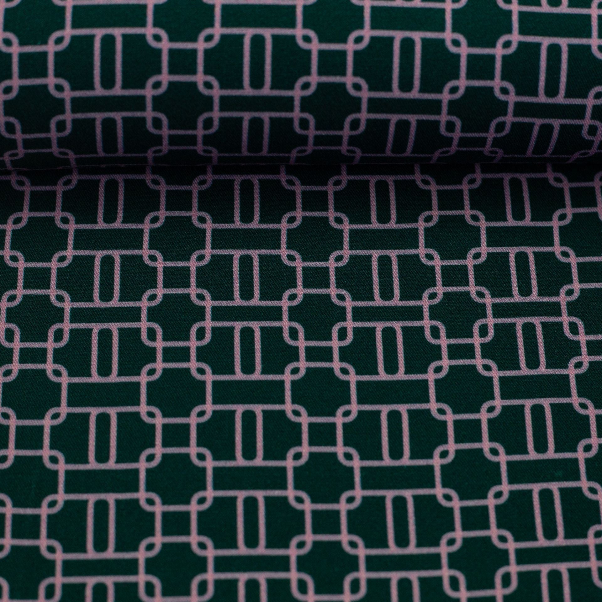 Image de tissu 100 % viscose à motif géométrique, 135 g/m² – disponible en ligne chez Šarlotes audumi