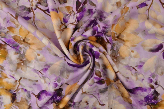 Attēls ar 100% Viskozes audums - lillā ziedu iedvesma 100 g/m² – pieejams Šarlotes audumi