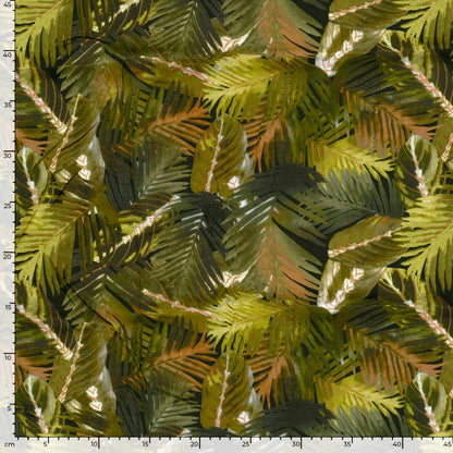 Tissu 100 % viscose à feuilles tropicales vertes, 125 g/m² – disponible chez Šarlotes audumi