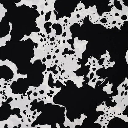 Image avec satin viscose 100 % au motif dalmatien, 105 g/m² – disponible chez Šarlotes audumi