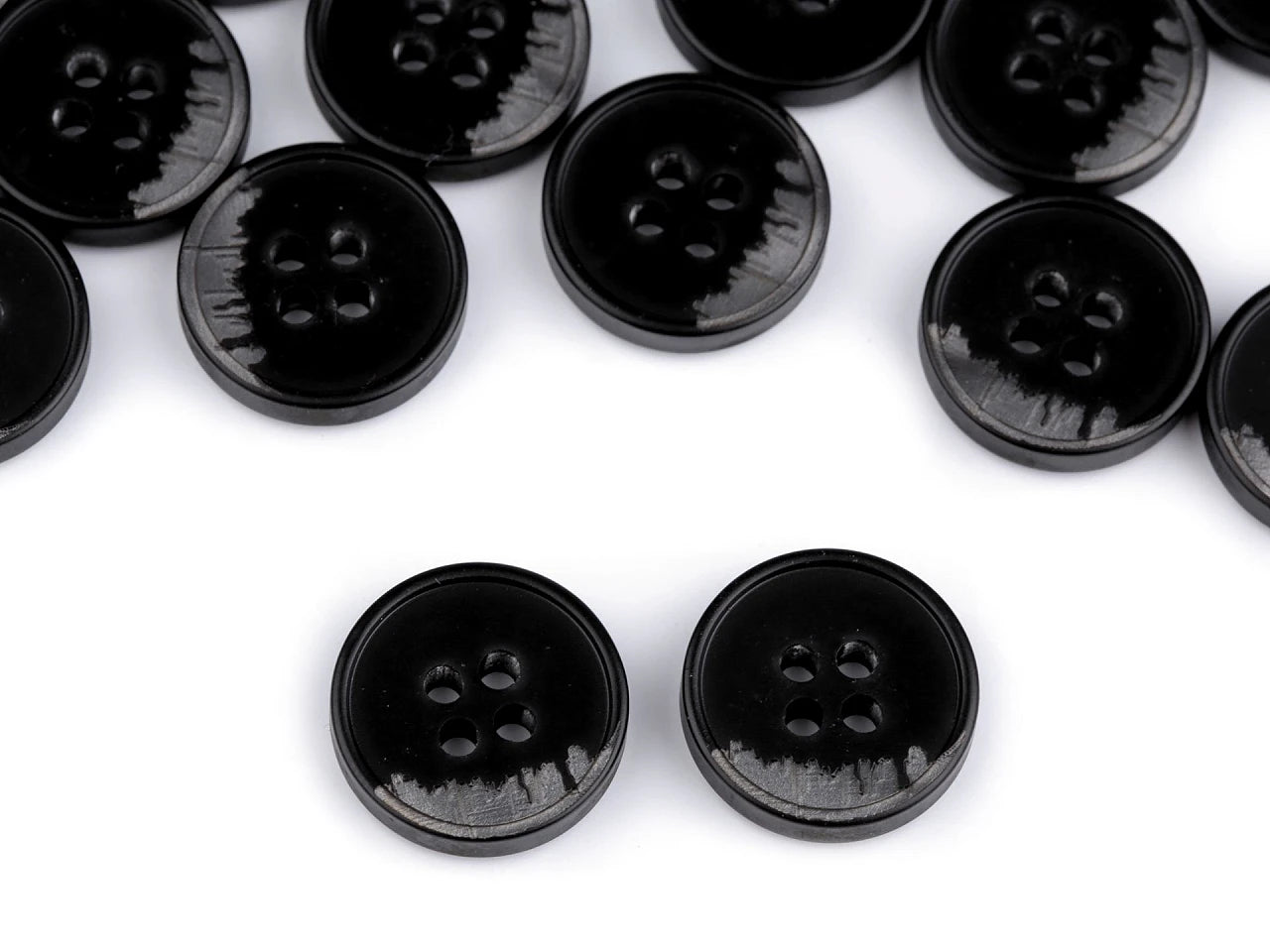 Melnpelēka uzvalka pogas ar 4 caurumiem – 15 mm-25 mm