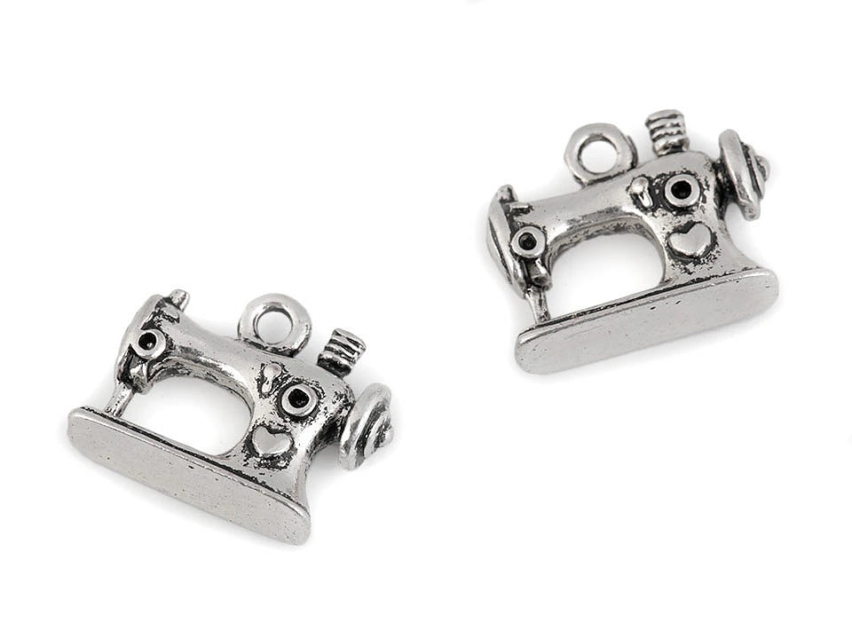 Metāla kulons,dekors – šujmašīna 13 × 16 mm