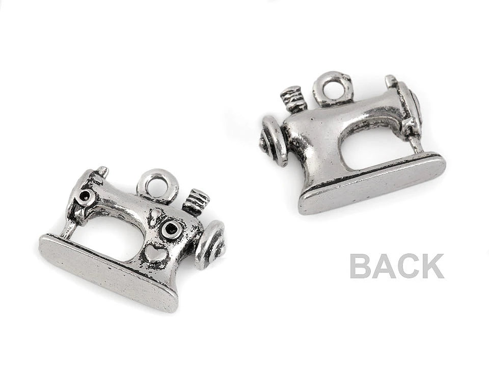 Metāla kulons,dekors – šujmašīna 13 × 16 mm