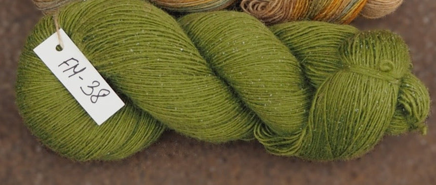 Siūlai Pāces vilnas fabrika 100% Merino- 100 g / 470 m