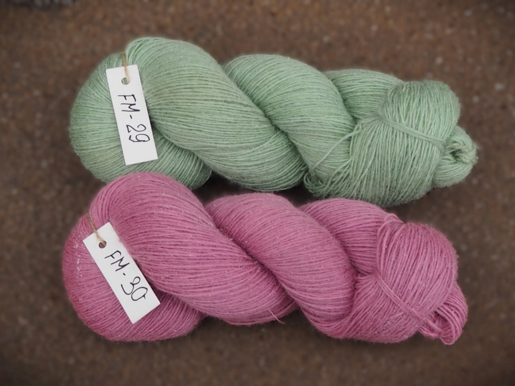 Siūlai Pāces vilnas fabrika 100% Merino- 100 g / 470 m