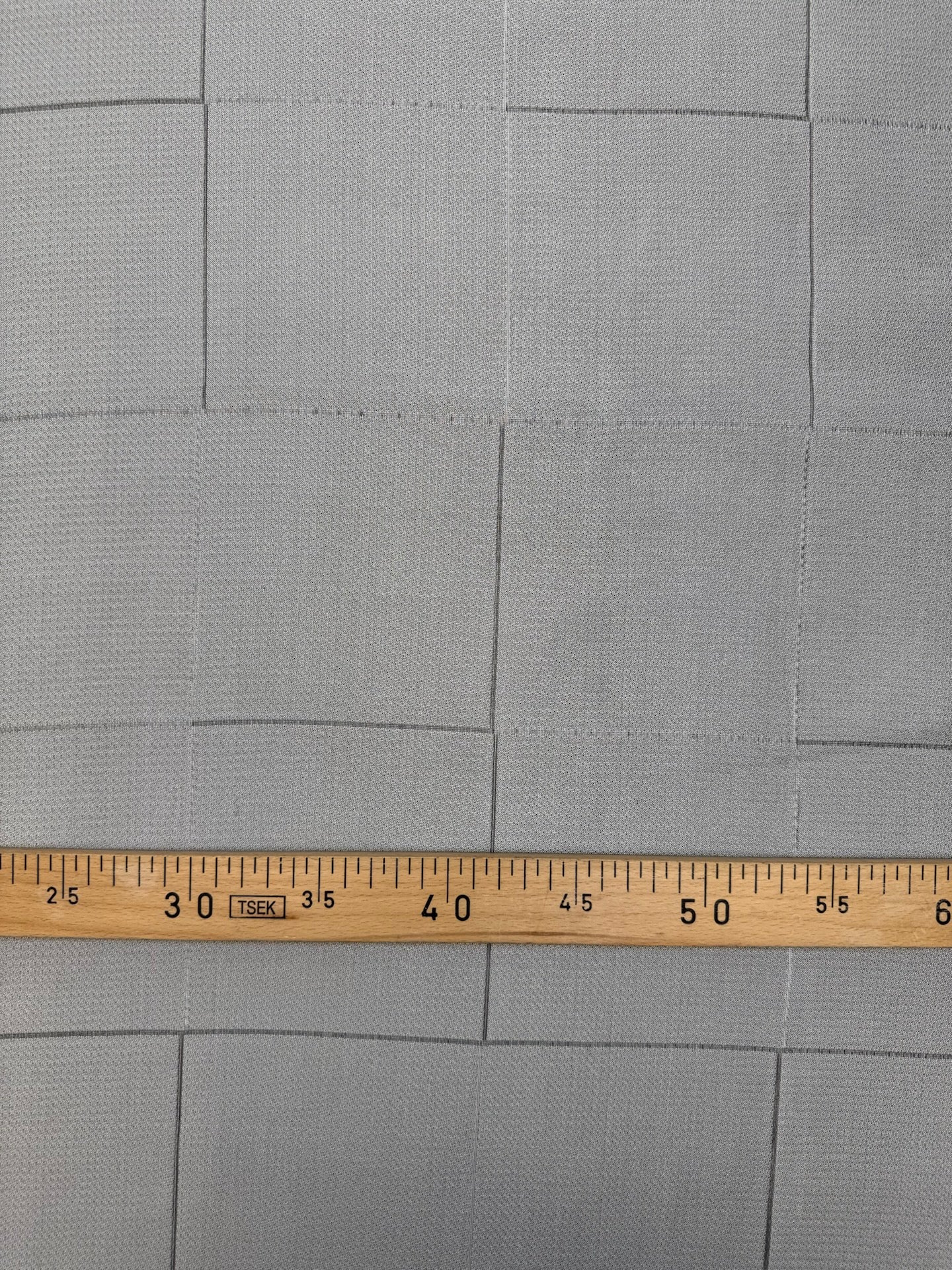 Tissu italien en viscose et soie à carreaux gris – 120 g/m²