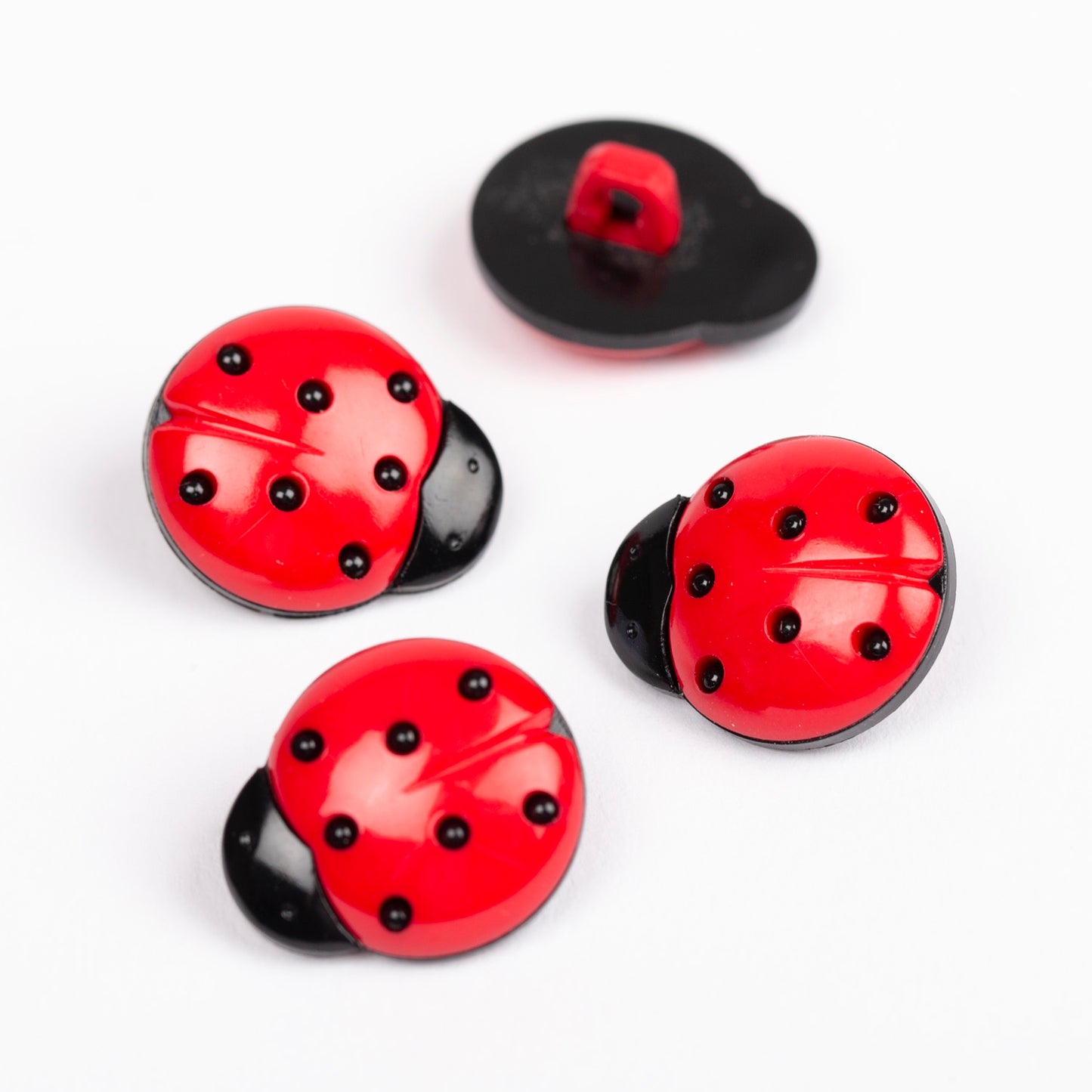 Pogas uz kājiņas 18 mm-mārīte