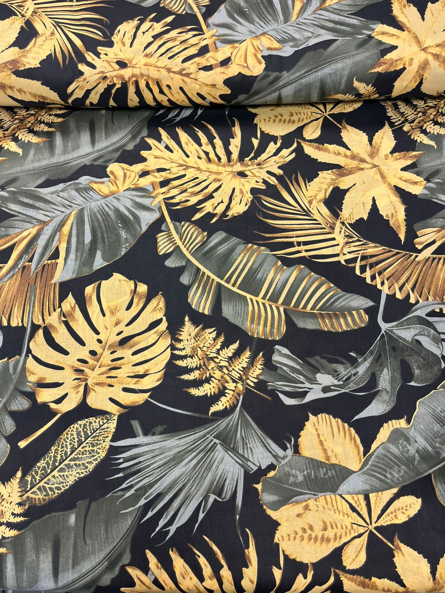 100% Baumwollstoff – dunkle Blätter 125 g/m²