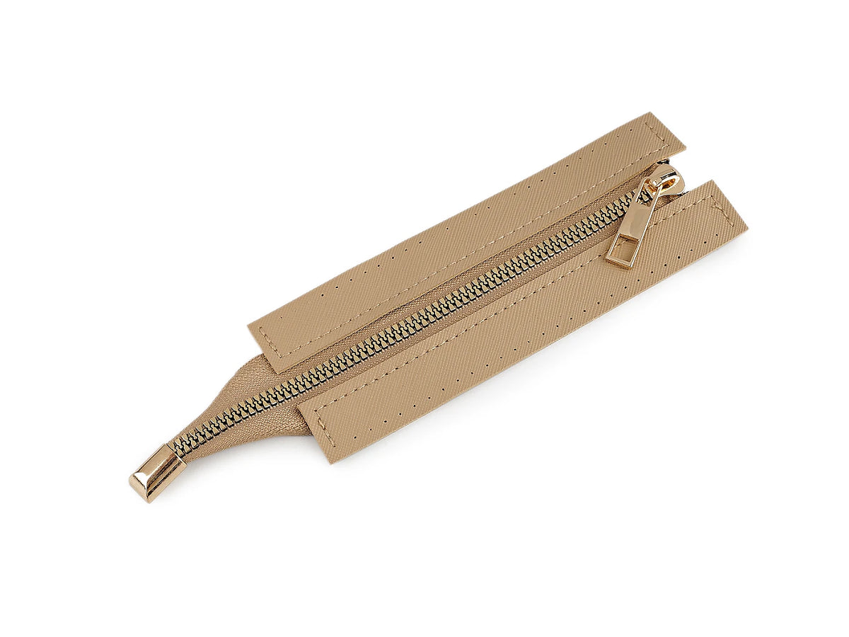 Taschenreißverschluss mit Kunstlederblende – beige