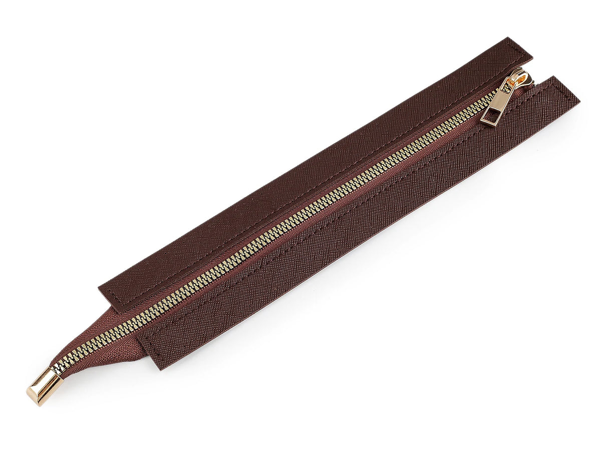 Taschenreißverschluss mit Kunstlederblende – braun