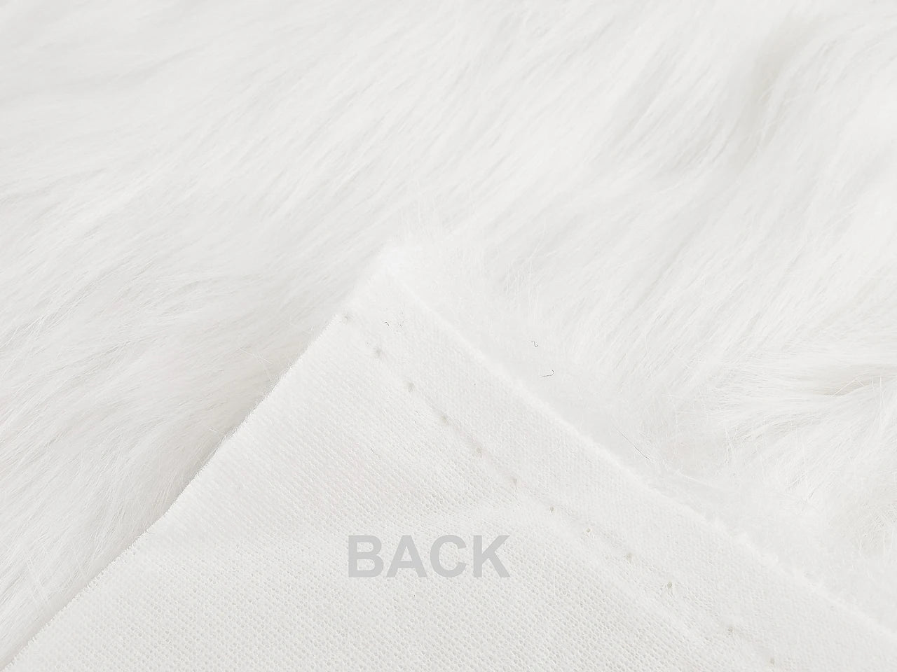 Mākslīgā kažokāda-balta 385 g/m²