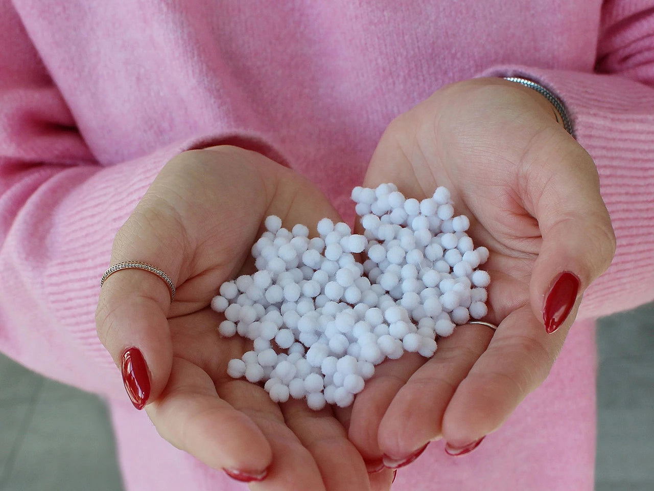 Mini pompons Ø4 mm | White | Pack of 2000 pieces | assorted shades