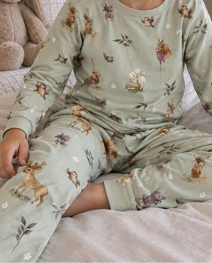 100% Baumwollflanell mit Blumen auf grüngrauem Hintergrund