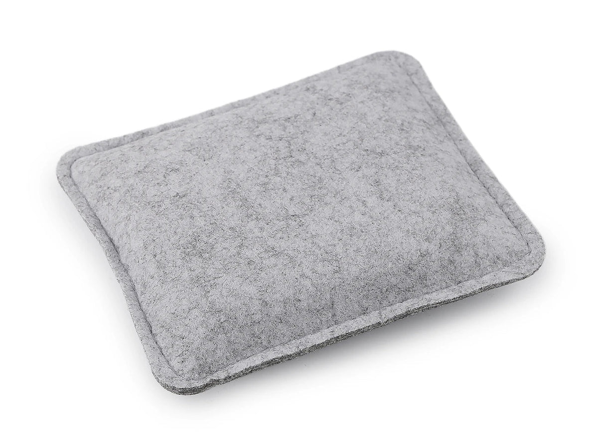 Bild mit Filzunterlage Felting Pad – erhältlich bei Šarlotes audumi