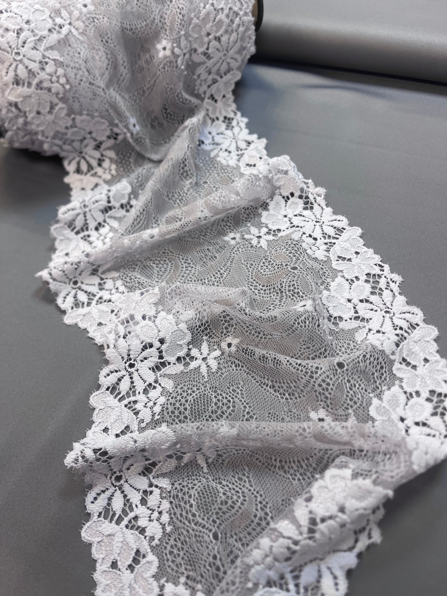 Elastīgā mežģīne 18 cm-maigi lillā tonis