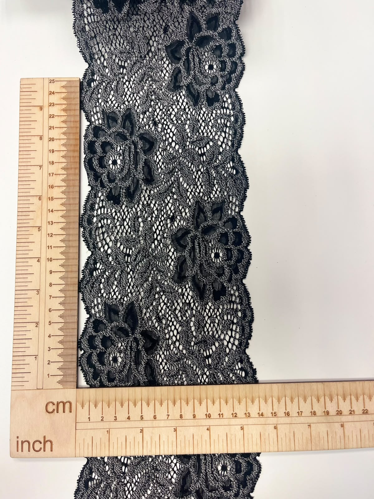 Elastīga ziedu mežģīne 14 cm-melna ar pelēku