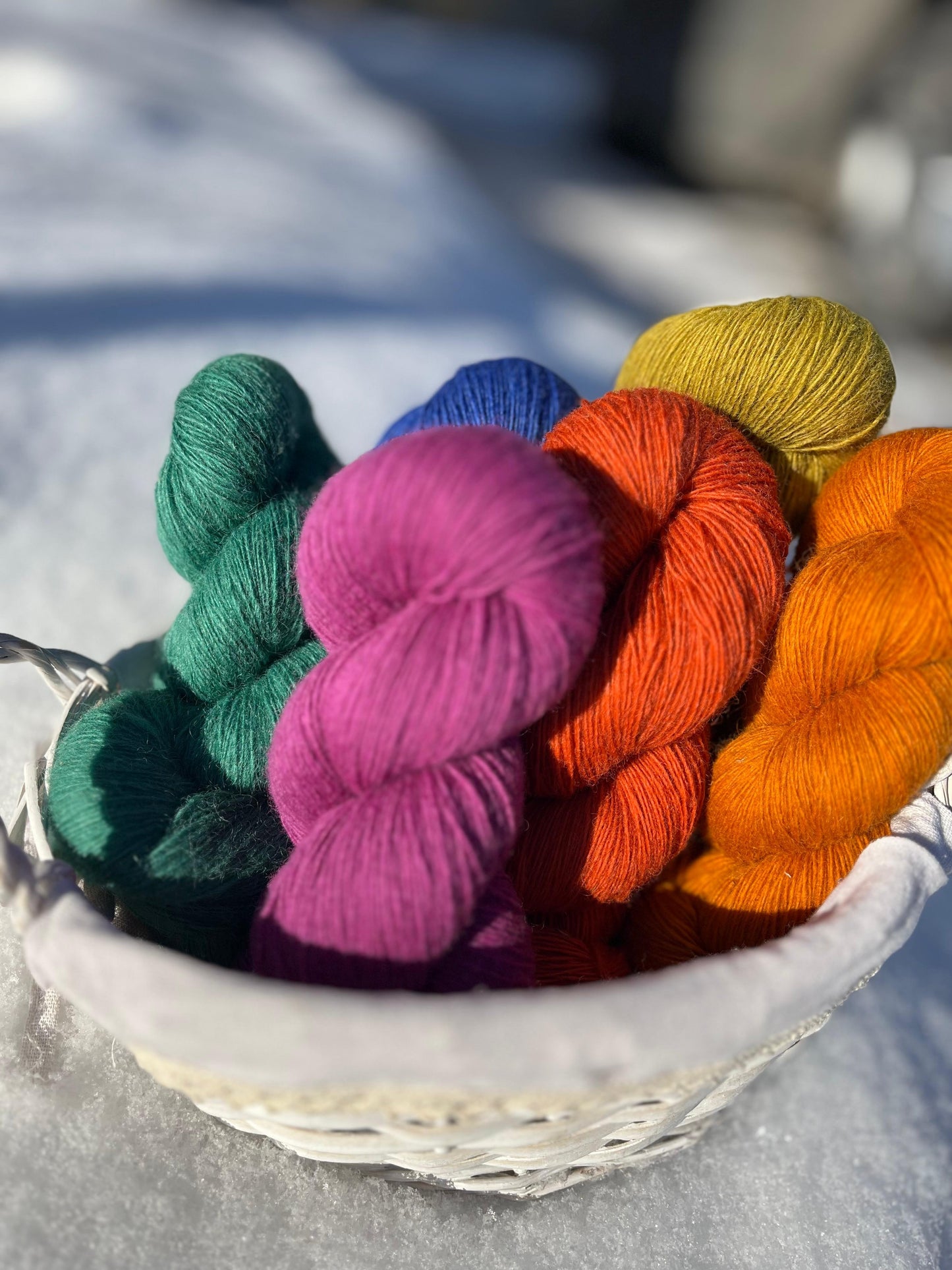 Siūlai Pāces vilnas fabrika 100% Merino- 100 g / 470 m