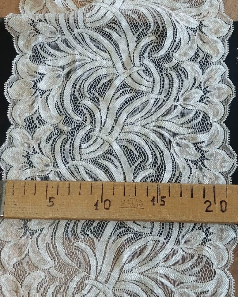 Izšūta mežģīne 20 cm-bēša