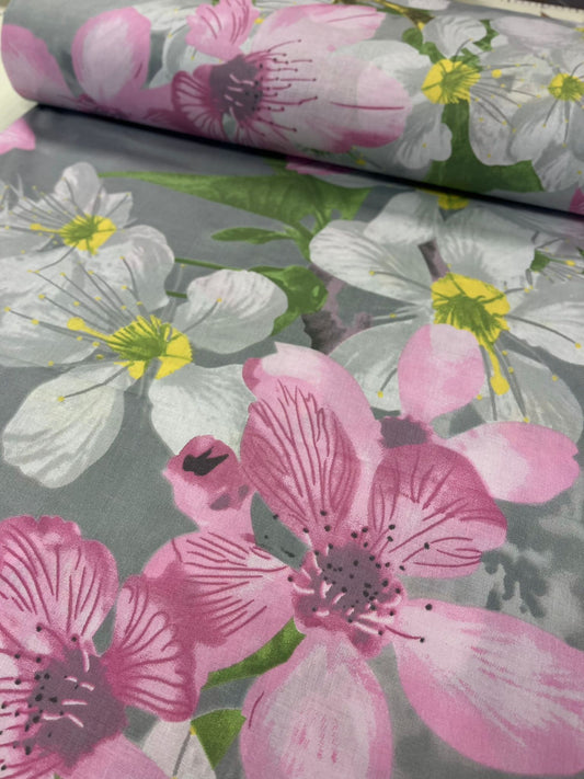 100 % Puuvillakangas – kirsikankukat, 125 g/m²