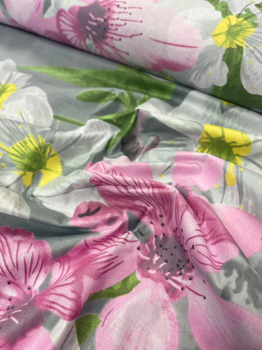 100 % Puuvillakangas – kirsikankukat, 125 g/m²