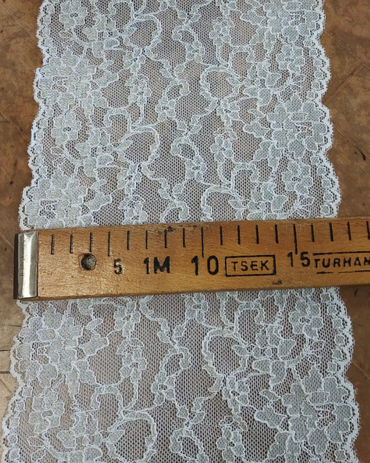 Elastīga mežģīne 17 cm- balta
