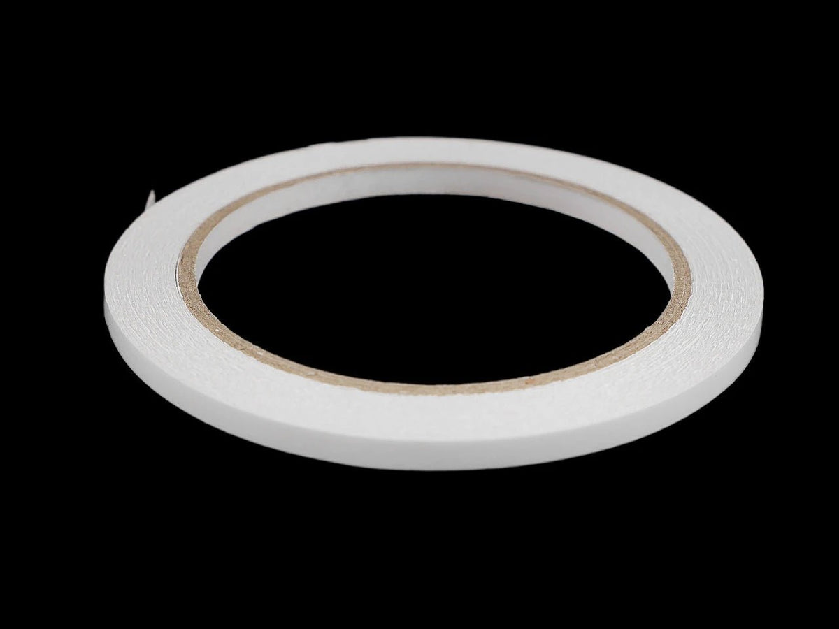 Abgebildet: doppelseitiges Klebeband für Stoff StyleLock – 5 mm – online erhältlich bei Šarlotes audumi