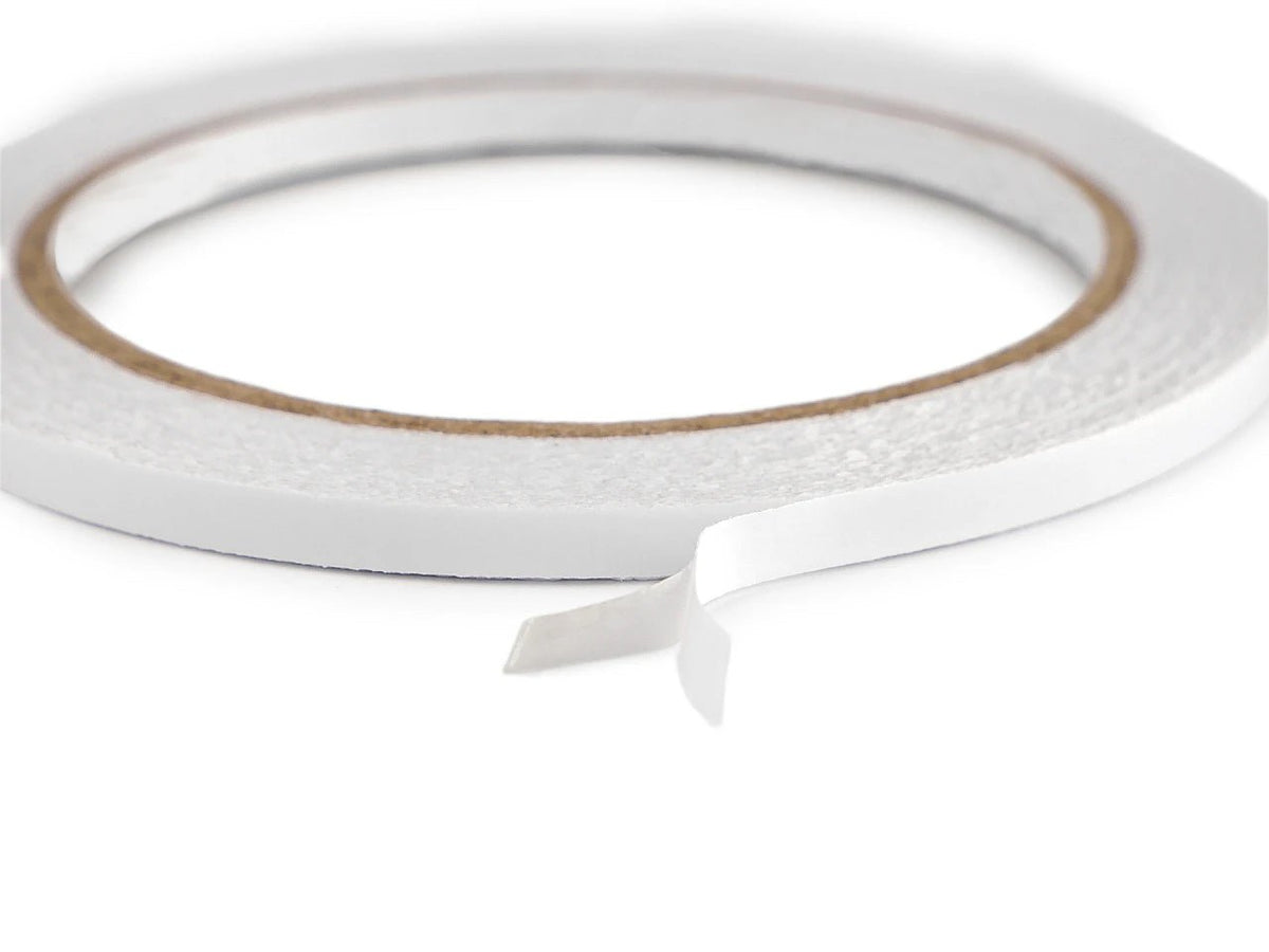 Abgebildet: doppelseitiges Klebeband für Stoff StyleLock – 5 mm – online erhältlich bei Šarlotes audumi