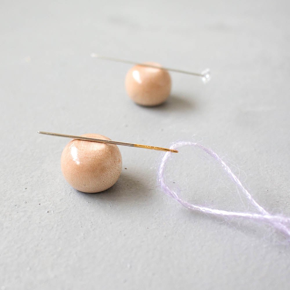 Needle cushions | Magnetic containers