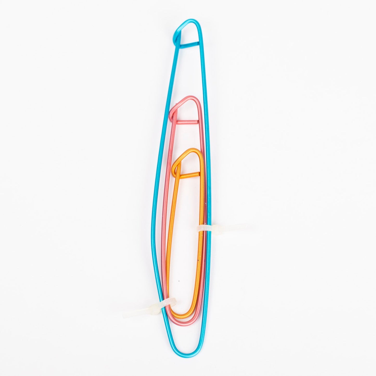 Attēls ar Adījuma valdziņu turētāji Drops – 3 gab. komplekts | Alumīnija palīgadatas – pieejams Šarlotes audumi