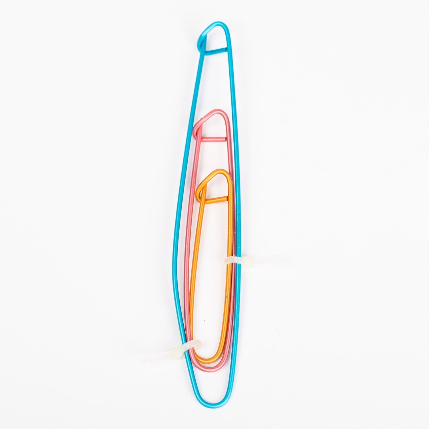 Attēls ar Adījuma valdziņu turētāji Drops – 3 gab. komplekts | Alumīnija palīgadatas – pieejams Šarlotes audumi