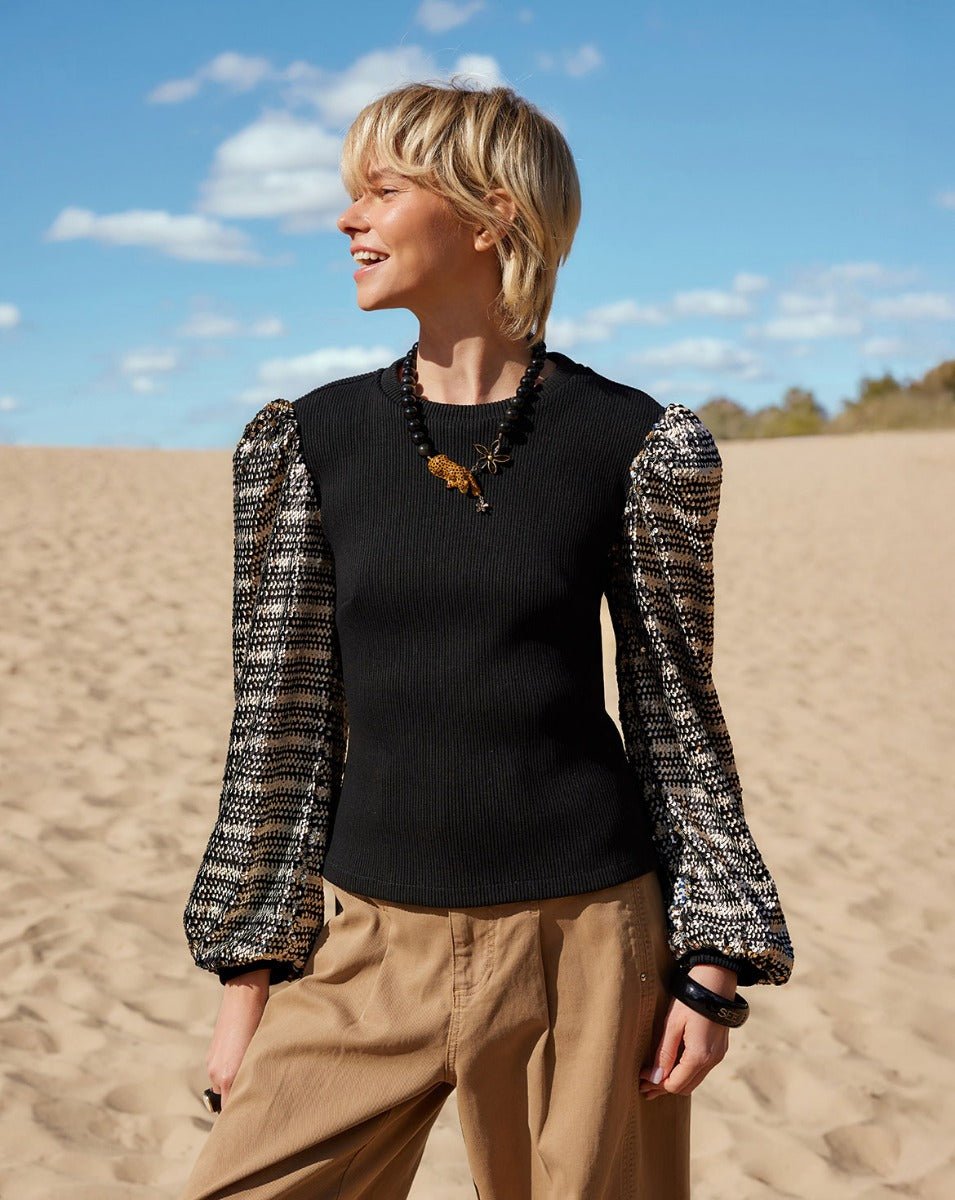 Attēls ar Burda Style 02/2026 - ENG – pieejams Šarlotes audumi