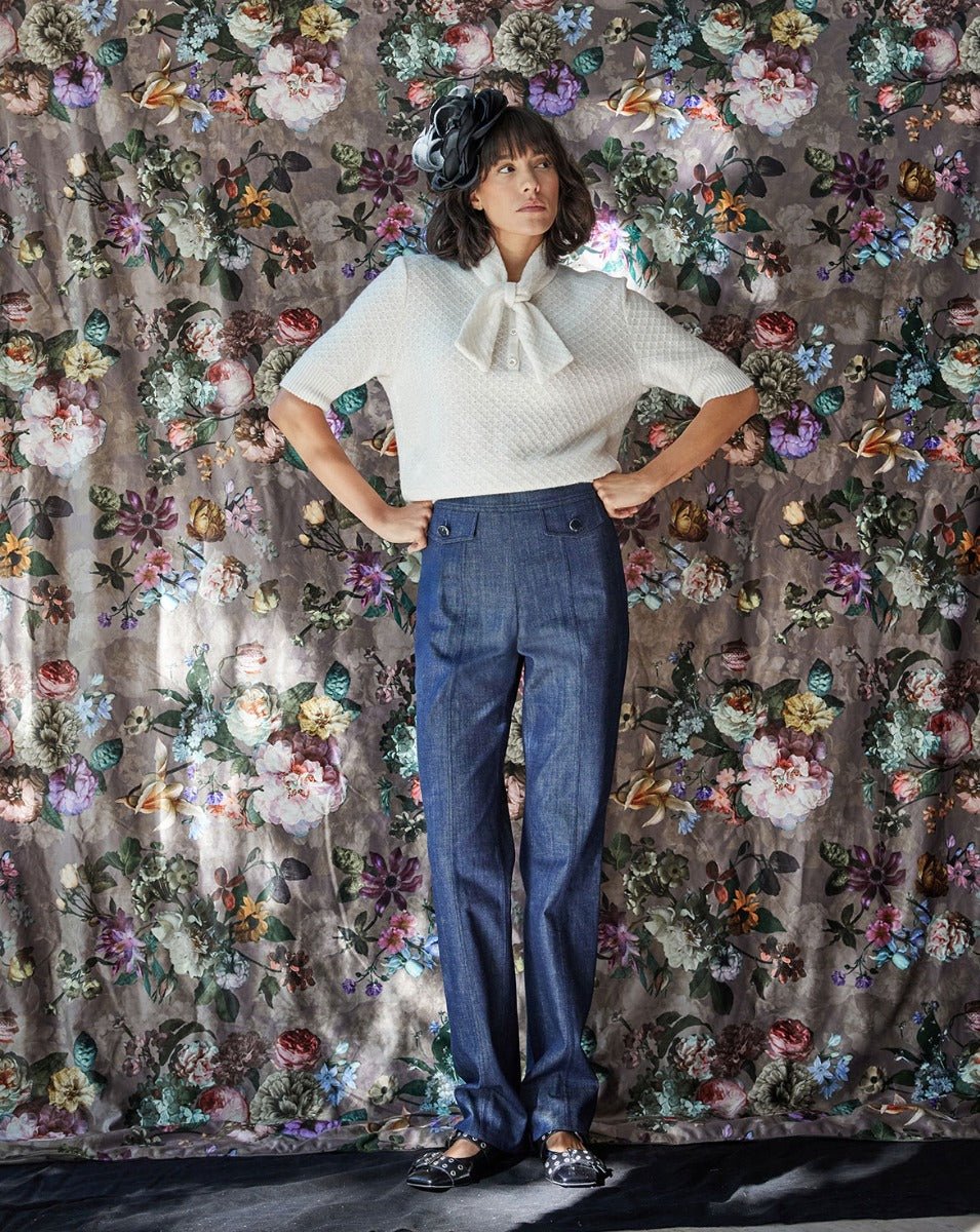 Attēls ar Burda Style 02/2026 - ENG – pieejams Šarlotes audumi