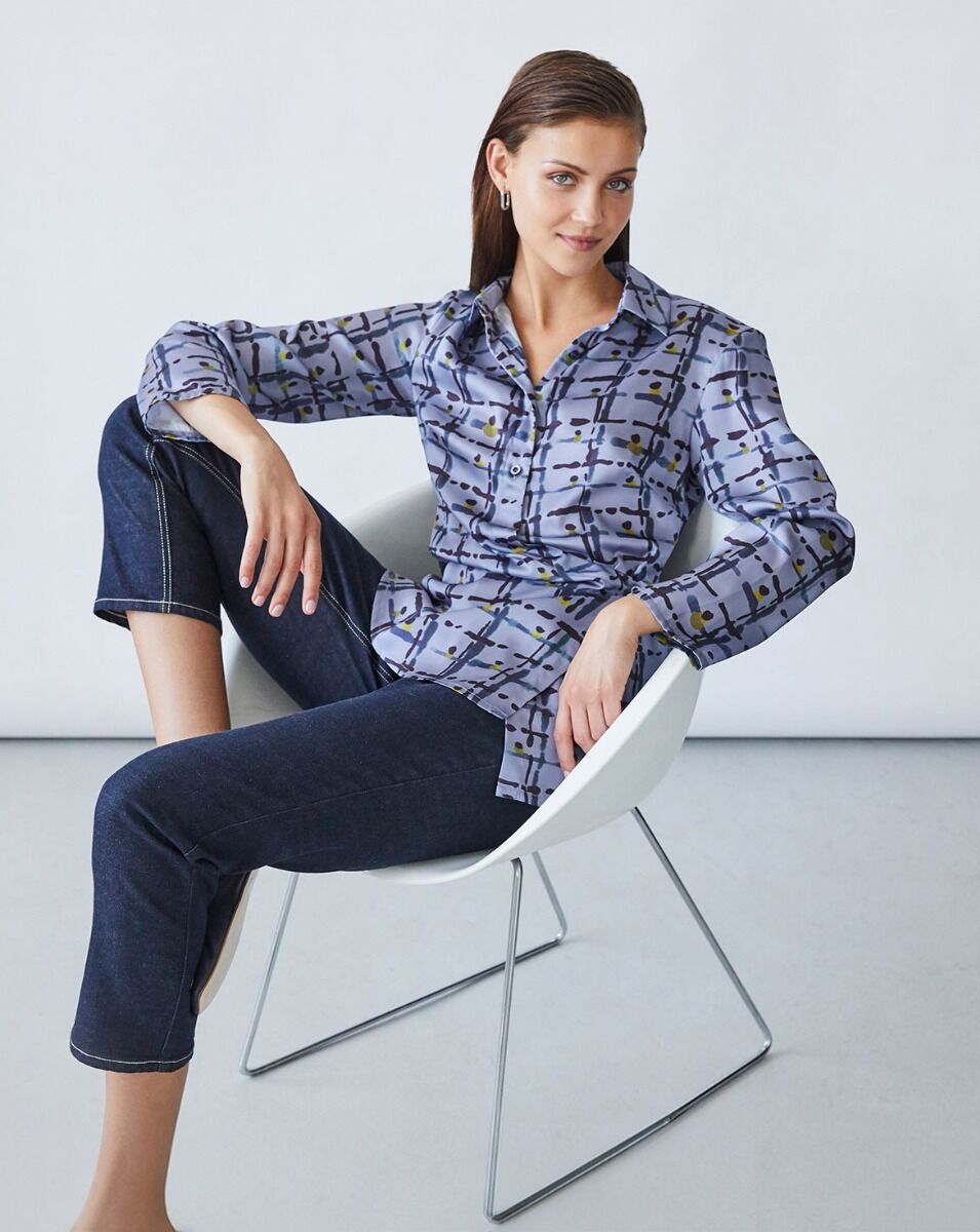 Attēls ar Burda Style 11/2025 - ENG – pieejams Šarlotes audumi