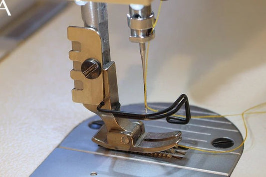 Bild eines Fadenabschneiders für Industrienähmaschinen – 12 × 28 mm – online bei Šarlotes audumi erhältlich