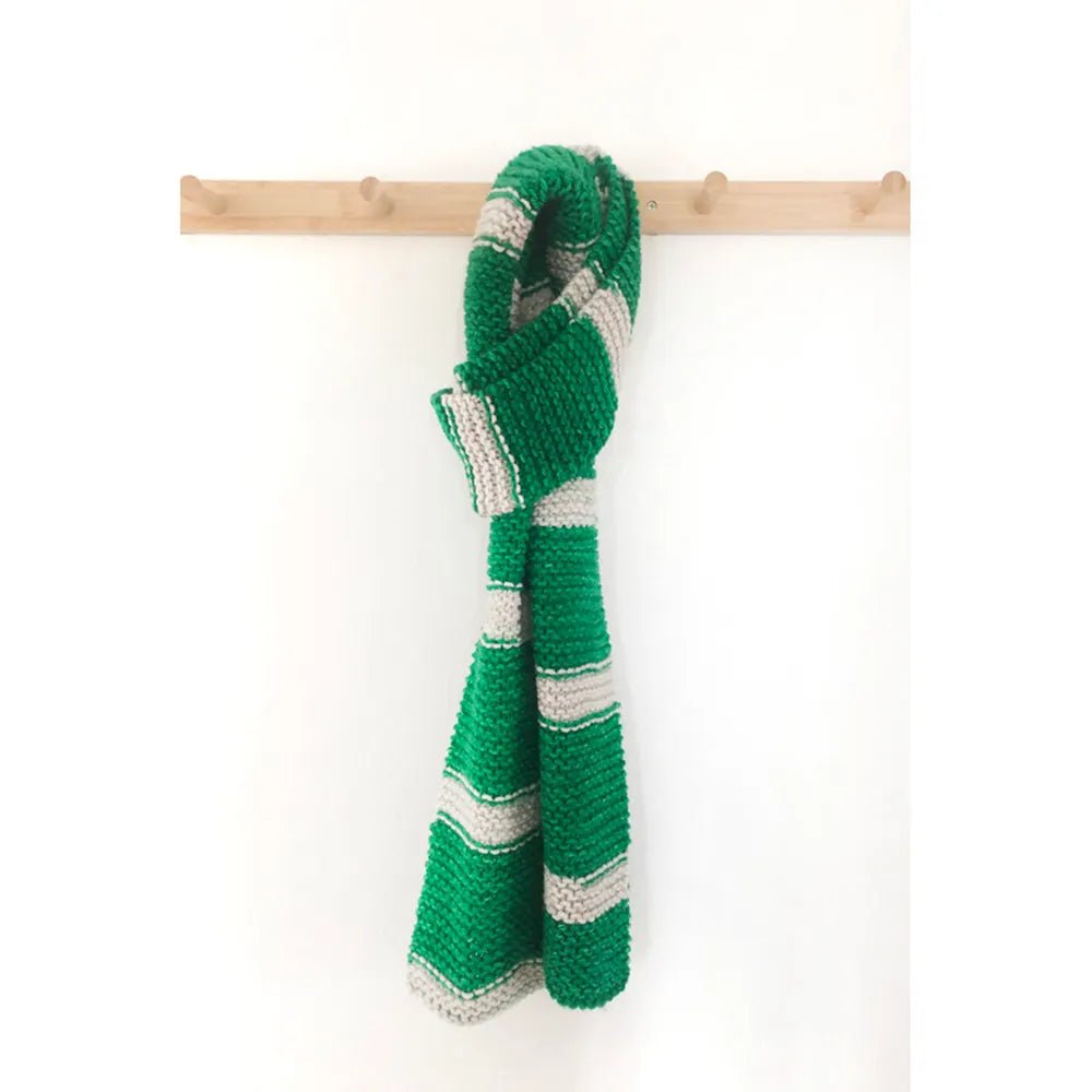 Abbildung des DMC Harry Potter Magic Garns, 300 g / 410 m – selbststreifendes Garn in den Farben der Hogwarts-Häuser – online bei Šarlotes audumi erhältlich
