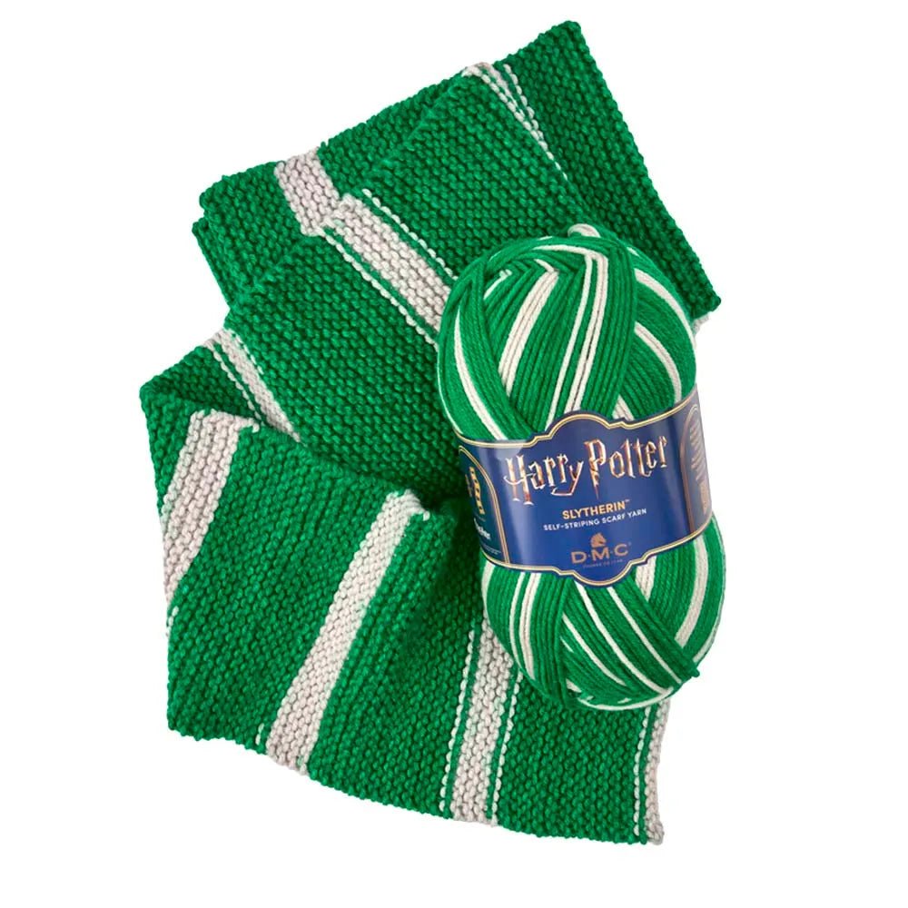 Abbildung des DMC Harry Potter Magic Garns, 300 g / 410 m – selbststreifendes Garn in den Farben der Hogwarts-Häuser – online bei Šarlotes audumi erhältlich