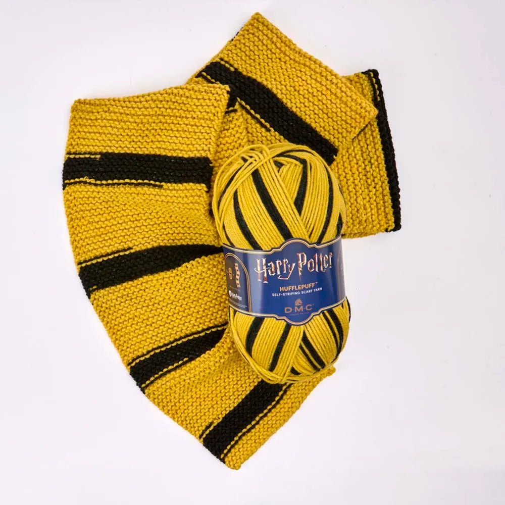 Abbildung des DMC Harry Potter Magic Garns, 300 g / 410 m – selbststreifendes Garn in den Farben der Hogwarts-Häuser – online bei Šarlotes audumi erhältlich
