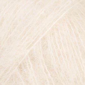Image avec fil DROPS Brushed Alpaca Silk - 25 g / 140 m – disponible chez Šarlotes audumi